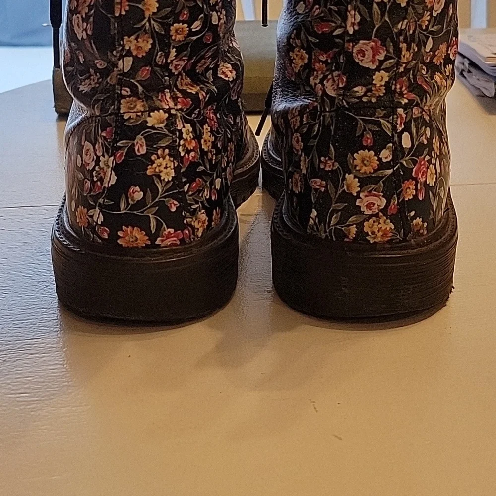 Floral boots - Picture 5 of 7